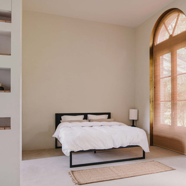 Robuust Amsterdam bedframes metaal in ruimte