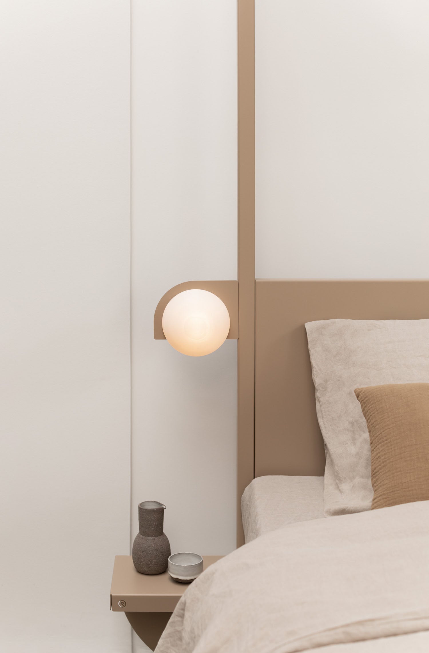 bruin bedframe robuust amsterdam met nachtlampje