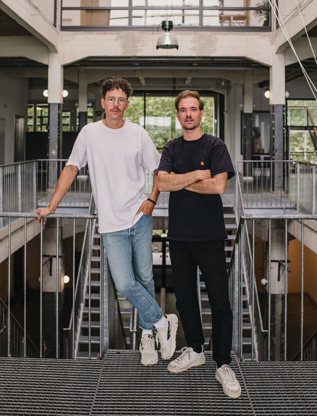 Job en Niek bij trap studio van Robuust Amsterdam