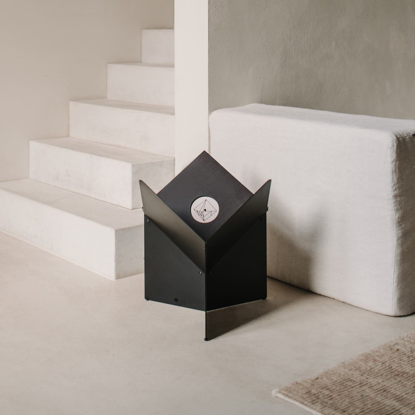 Afbeelding vooraanzicht vinyl opberg box Record Cube °01 Black / Zwart