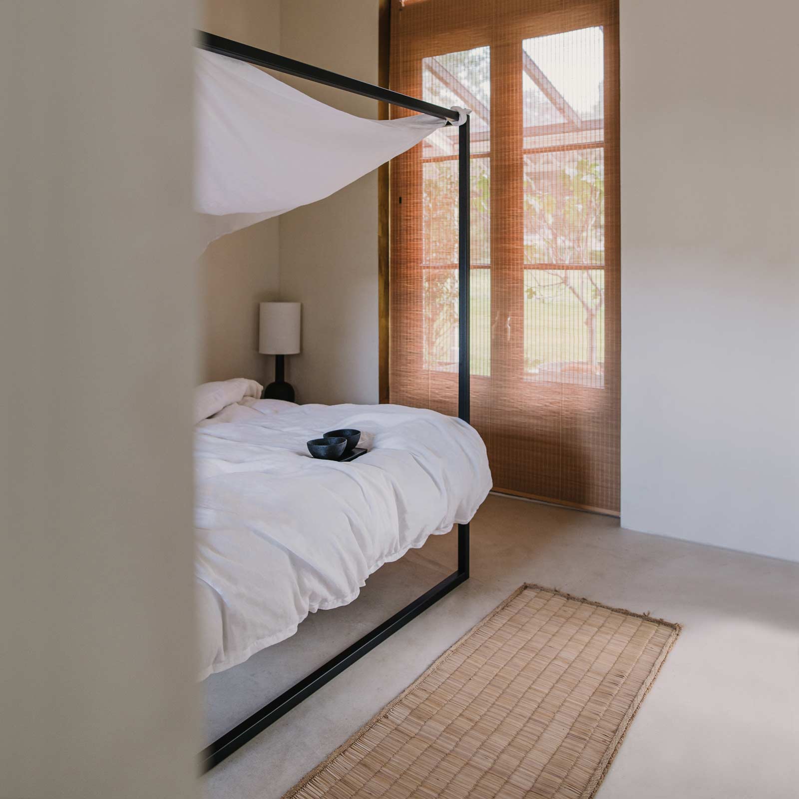 Afbeelding sfeerbeeld styling stalen hemelbed Bedframe °02 + board zwart Robuust Amsterdam