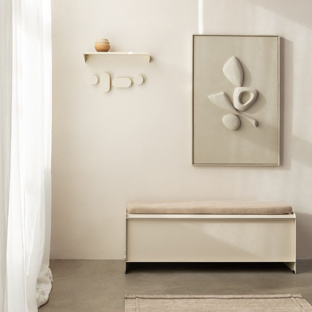Wit design dressoir met kunstwerk en wandplank van Robuust Amsterdam