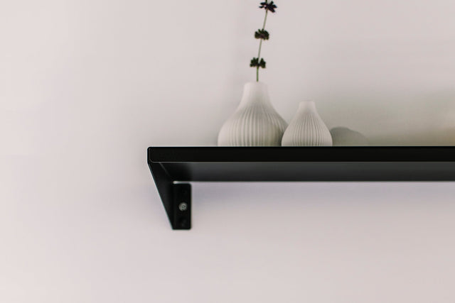 Afbeelding zwarte stalen wandplank Shelf °01 in Black / Zwart 