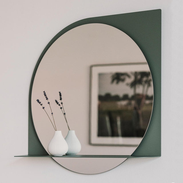 Productafbeelding aluminium wandspiegel Mirror °01 in Sage Green / Saliegroen Robuust Amsterdam
